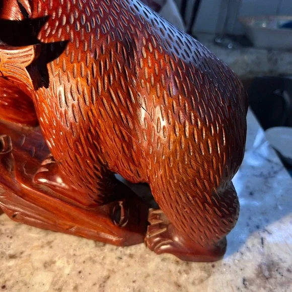 Vintage Japan Ainu Brown Bear with Fish Carved Solid wood! - Picture 4 of 15